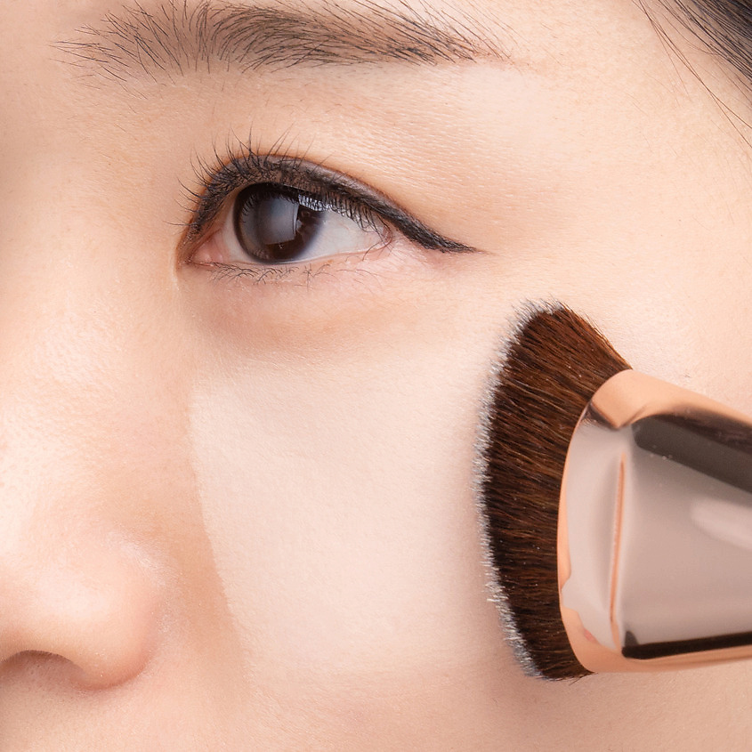 BANILA CO Кисть для нанесения тональной основы Power Fit Foundation Brush – фото 2