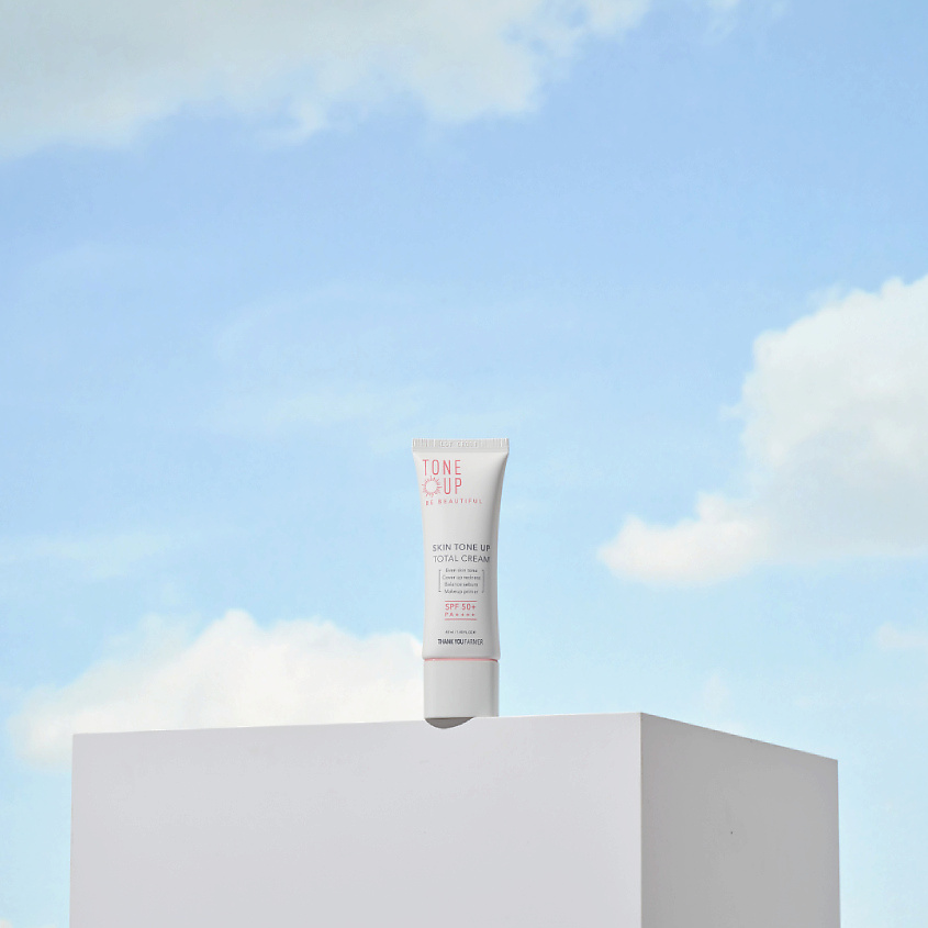 THANK YOU FARMER Крем для лица выравнивающий тон солнцезащитный SPF50+ Be Beautiful Skin Tone Up Total Cream – фото 5