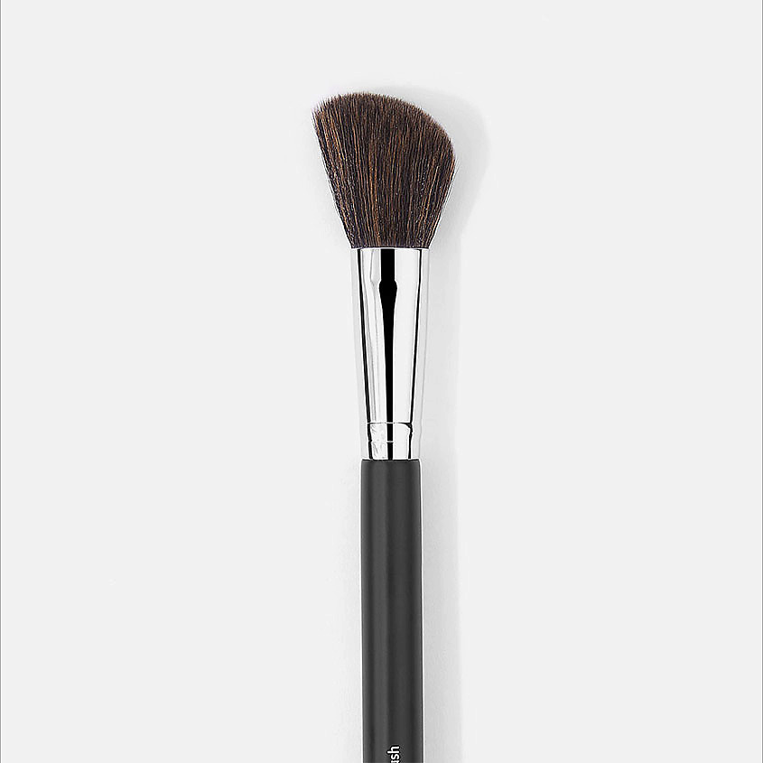 BH COSMETICS Кисть скошенная для румян Angled Blush Brush – фото 3