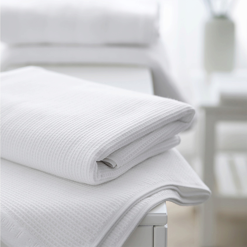 SOFT SILVER Антибактериальное махровое полотенце для тела с массажным эффектом, 65х140 см. Цвет: «Альпийский снег» (белый) – фото 3