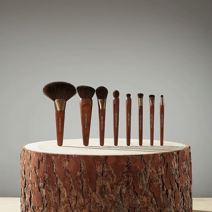 TOO COOL FOR SCHOOL Кисть для создания формы Eye Detail Brush – фото 3