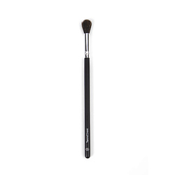 Кисть заостренная для складок Tapered Crease Brush