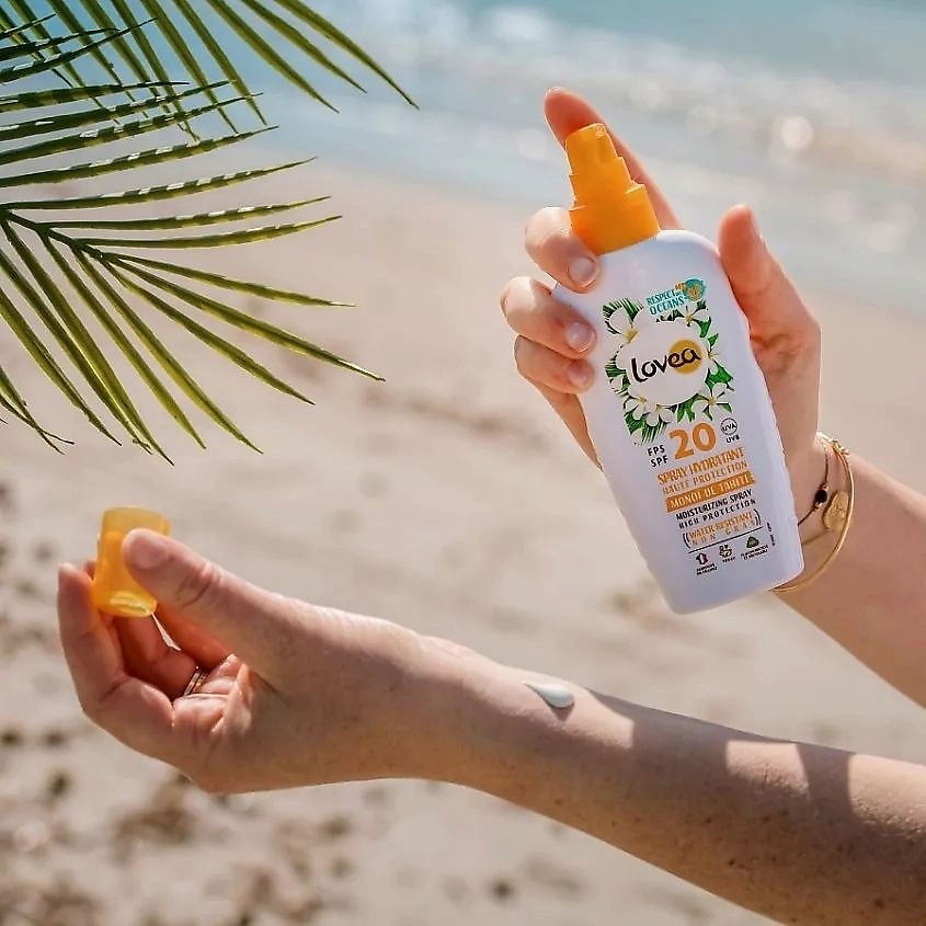 LOVEA Спрей для тела увлажняющий с SPF 20 Moisturizing Spray Medium Protection – фото 2