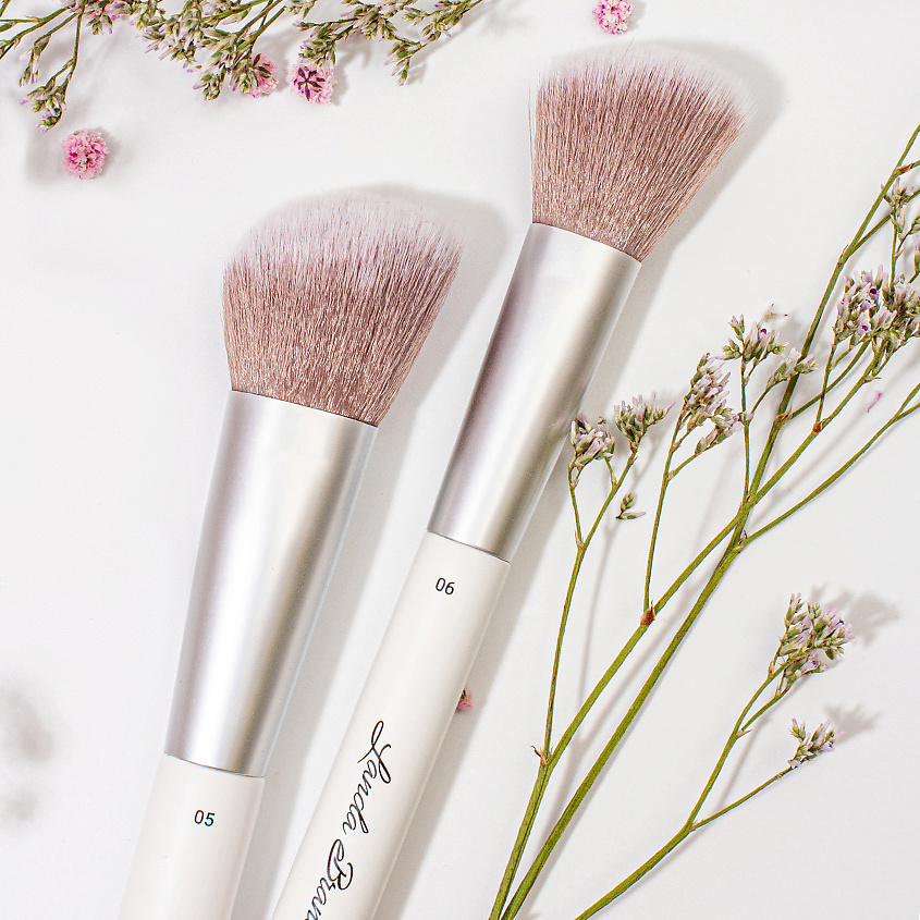 LANDA BRANDA Кисть для румян и хайлайтера скошенная малая BLUSH BRUSH – фото 7
